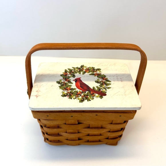 Red Cardinal Small Christmas Basket Lidded - Picture 13 of 15
